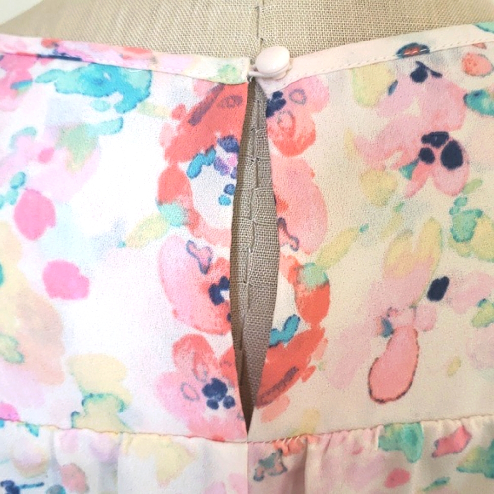 LC LAUREN CONRAD Sleeveless Blouse Watercolor Floral Ruffle Shoulders • MEDIUM - Picture 12 of 16